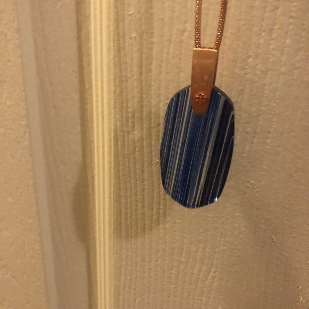 Kendra Scott navy blue pendant necklace